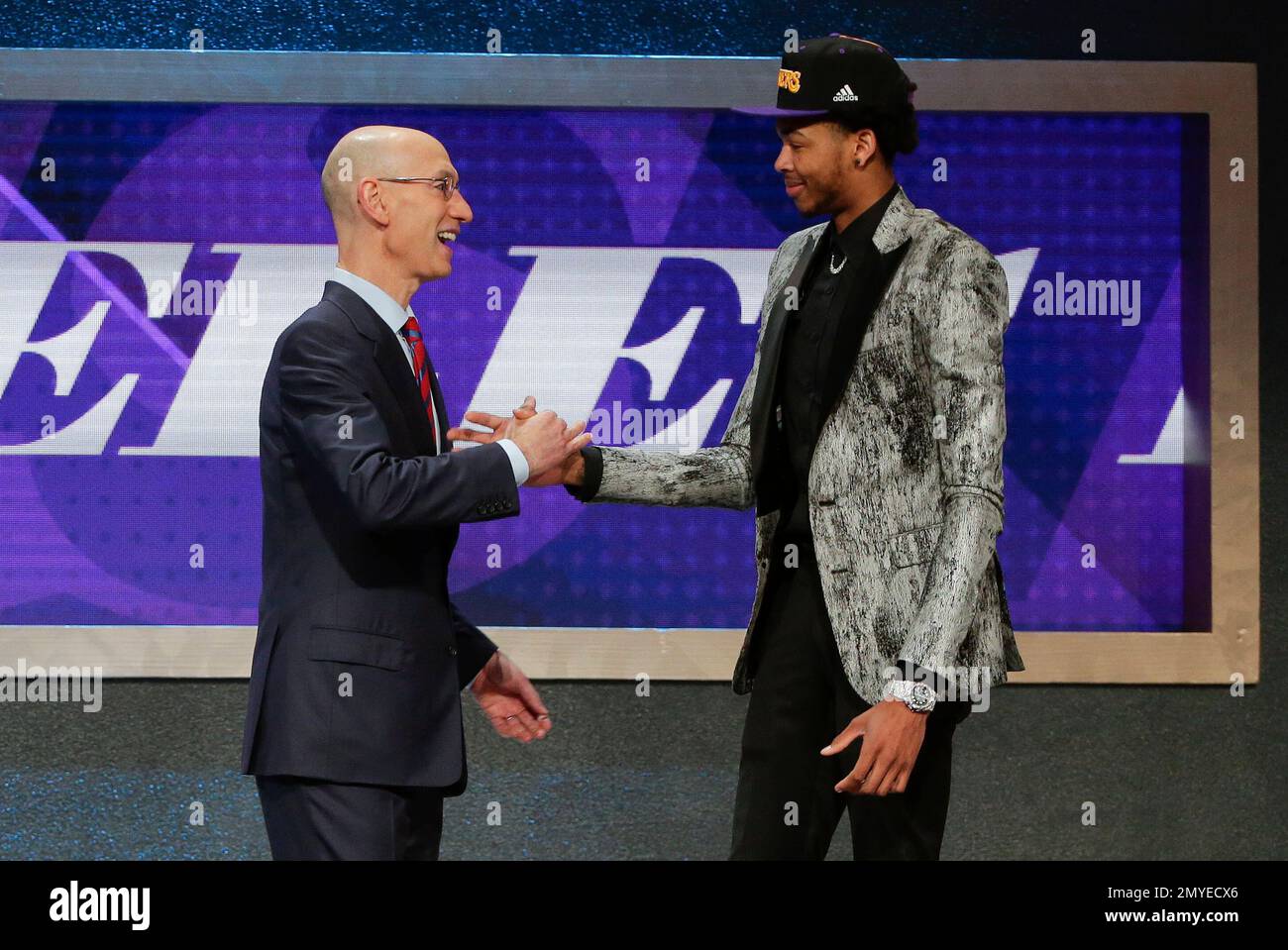 NBA Commissioner Adam Silver greets Brandon Ingram after Ingram was selected as the second pick overall by the Los Angeles Lakers during the NBA basketball draft, Thursday, June 23, 2016, in New York. (AP Photo/Frank Franklin II) Stockfoto