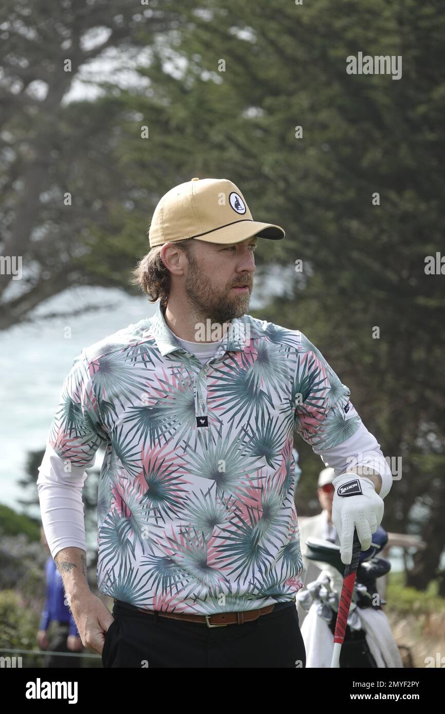 Pebble Beach, Kalifornien, USA. 4. Februar 2023. Charles Kelley beobachtet seine Fahrt auf dem 13.-Uhr-Tee bei Pebble Beach Links während der dritten Runde des AT&T Pro-am 2023, PGA Tour Golfturnier Credit: Motofoto/Alamy Live News Stockfoto