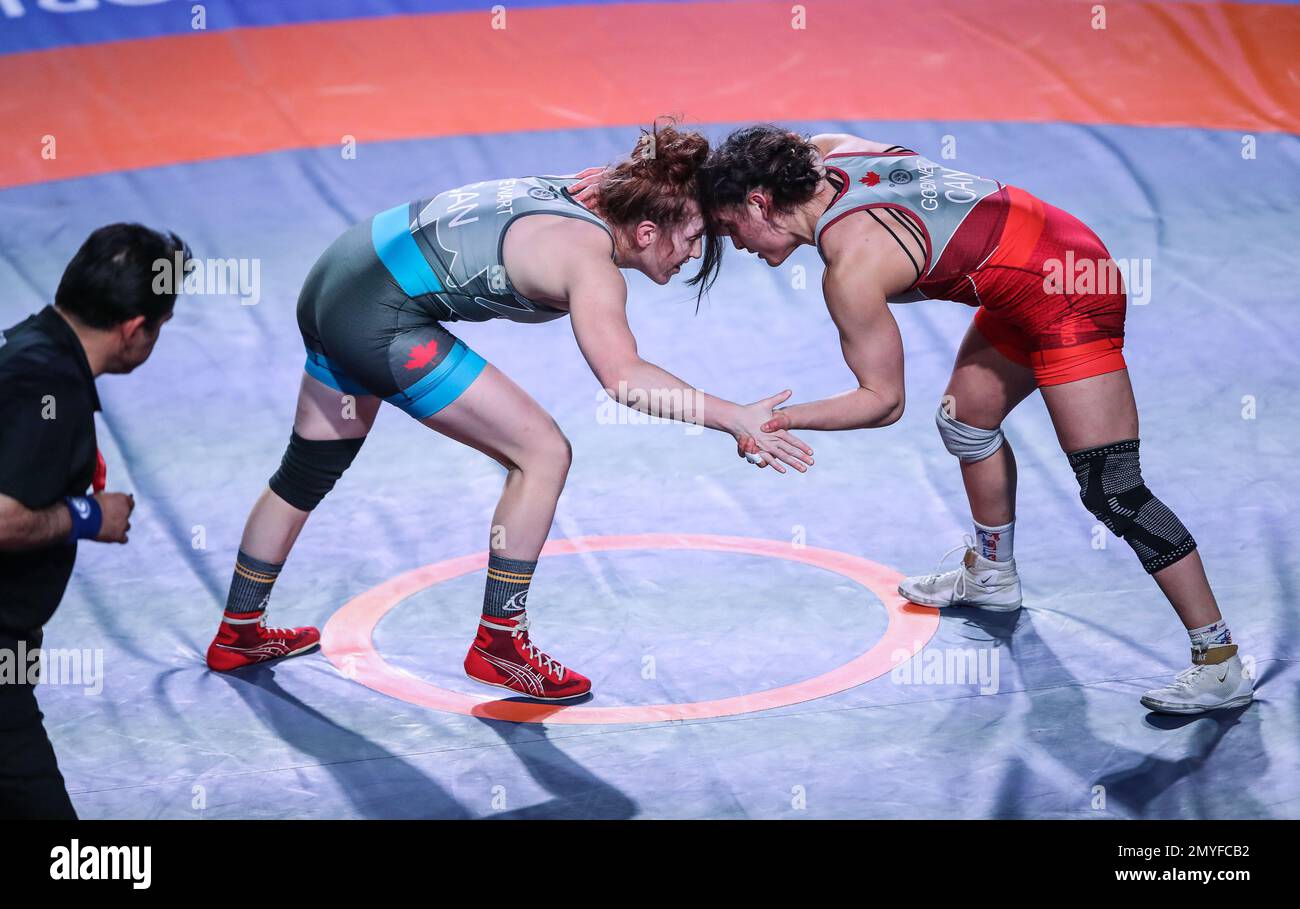 ZAGREB, KROATIEN 04. FEBRUAR: Karla Lorena Godinez Gonzalez aus Kanada (rot) tritt am 4. Februar 2023 in Zagreb, Kroatien, in der Dom Sportova Sports Hall gegen Samantha Leigh Stewart aus Kanada (blau) beim „Women's 53 kg Wrestling 2023 Ranking Series“-Bronz-Medaillenspiel in der Dom Sportova an. Foto: Slavko Midzor/Pixsell Stockfoto