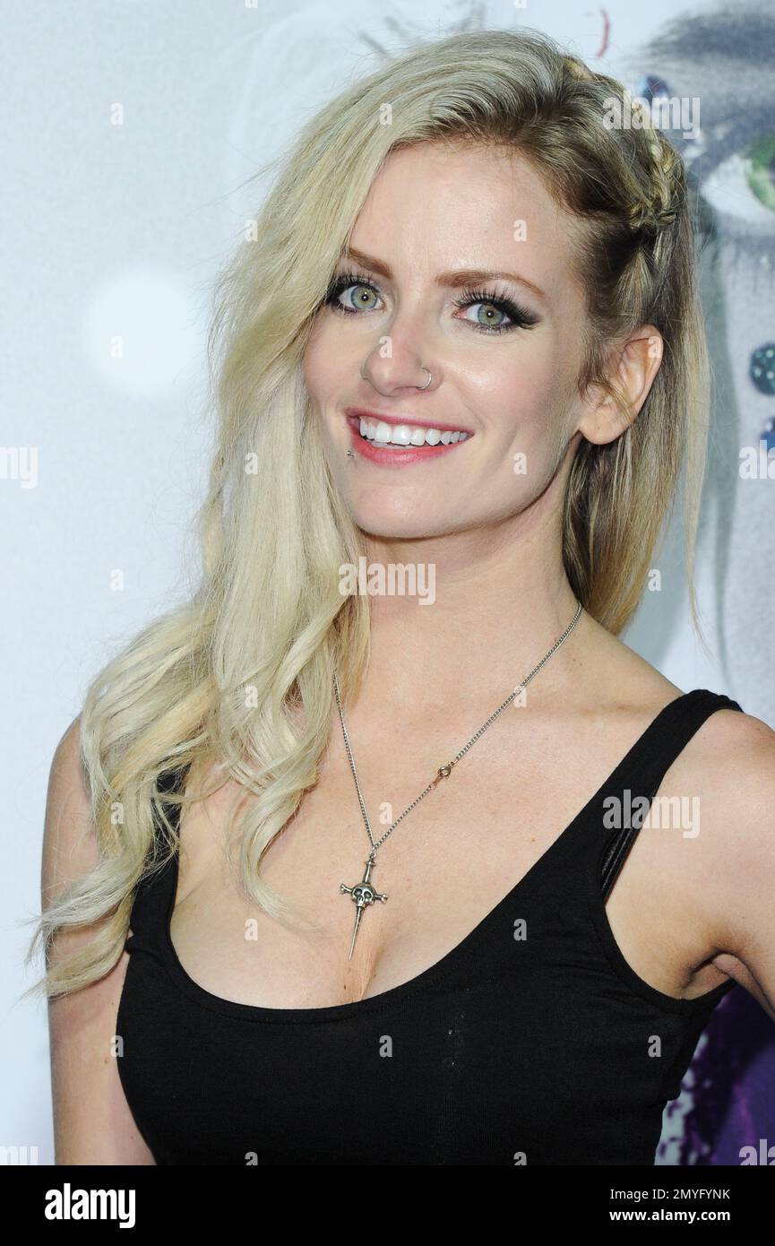 Cody Renee Cameron attends the LA Premiere of "The Neon Demon" held at Arclight Cinerama Dome on Tuesday, June 14, 2016, in Los Angeles. (Photo by Richard Shotwell/Invision/AP) Stockfoto