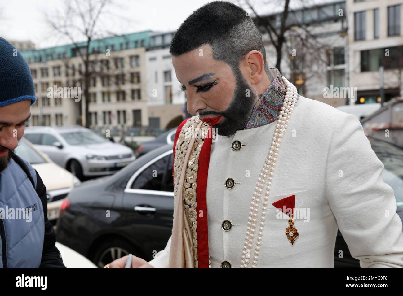 Harald Glööckler bei der Anja Gockel Fashion Show 'even senses' auf der Berliner Fashion Week Herbst/Winter 2023 im Hotel Adlon Kempinski. Berlin, 18,0 Stockfoto