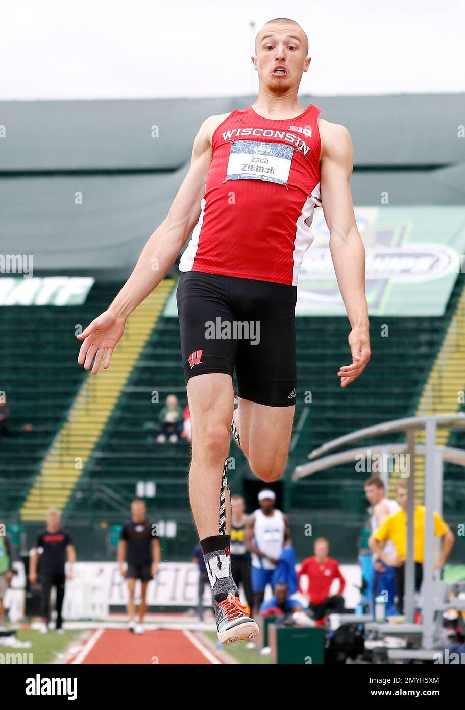 Wisconsin's Zach Ziemek competes in the long jump event in the decathlon competition at the NCAA division 1 track and field championships in Eugene, Ore., Wednesday, June 8, 2016. (AP Photo/Ryan Kang) Stockfoto