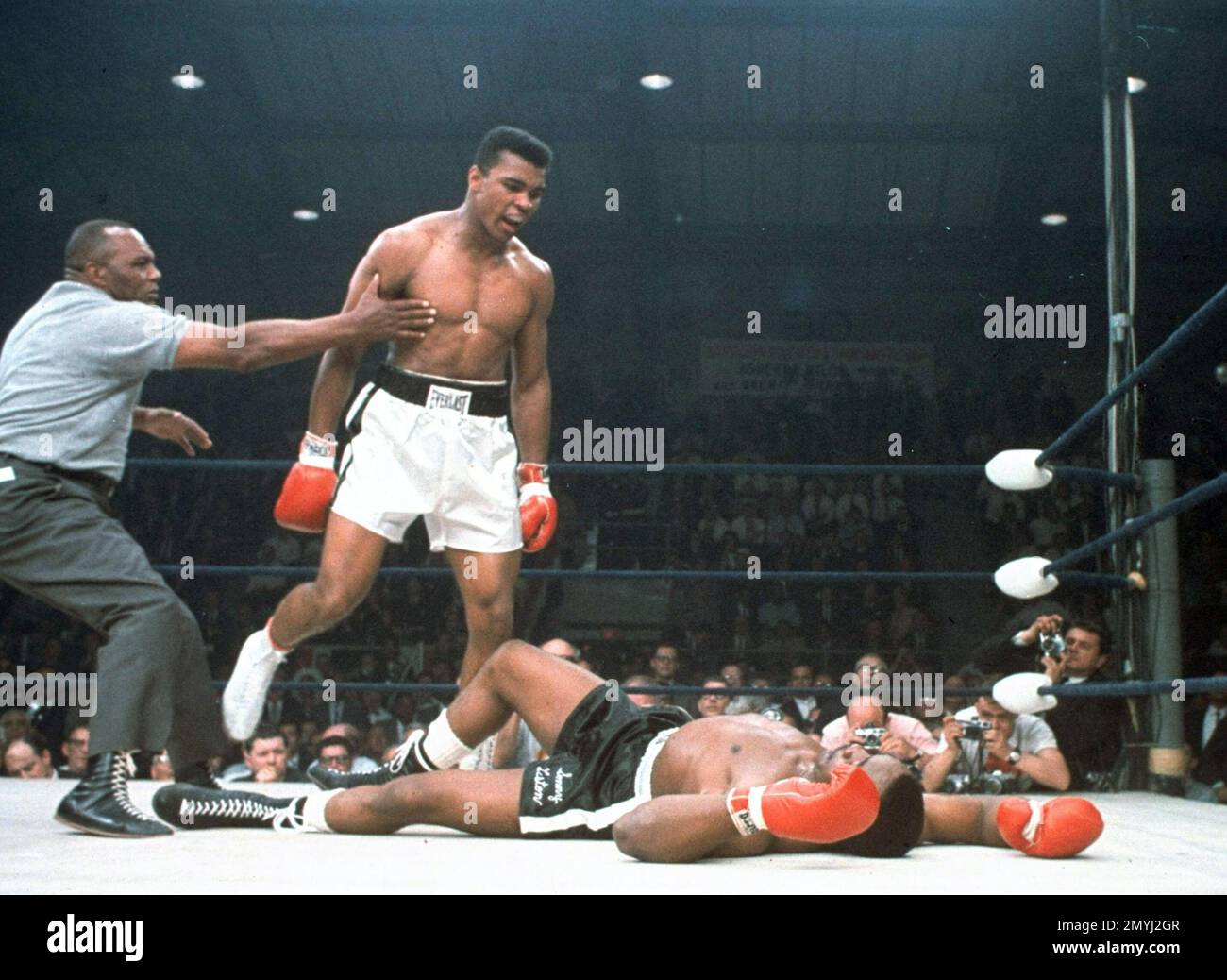 FILE In this May 25, 1965, file photo, heavyweight champion Muhammad