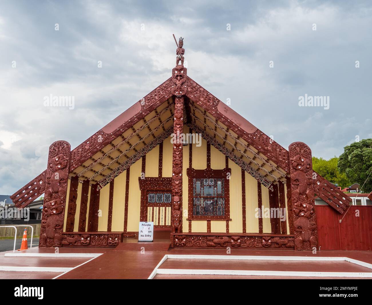 Tamatekapua Meeting House in Ohinemutu am Lake Rotorua, Rotorua, Nordinsel, Neuseeland, Ozeanien Stockfoto