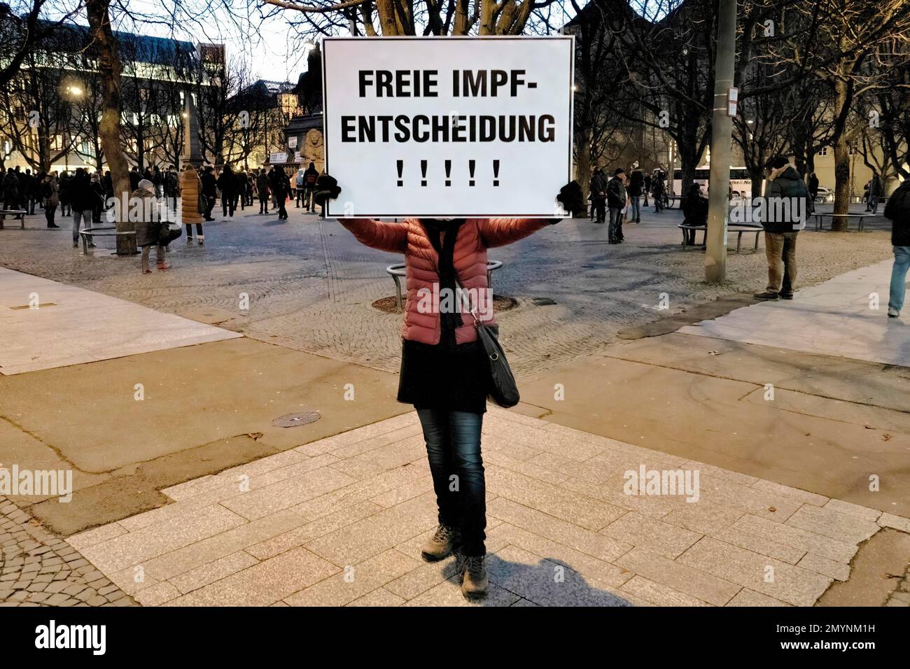 Karlsplatz: Demonstration gegen Corona-Massnahmen. Stuttgart, Baden-Württemberg, Deutschland, Europa Stockfoto