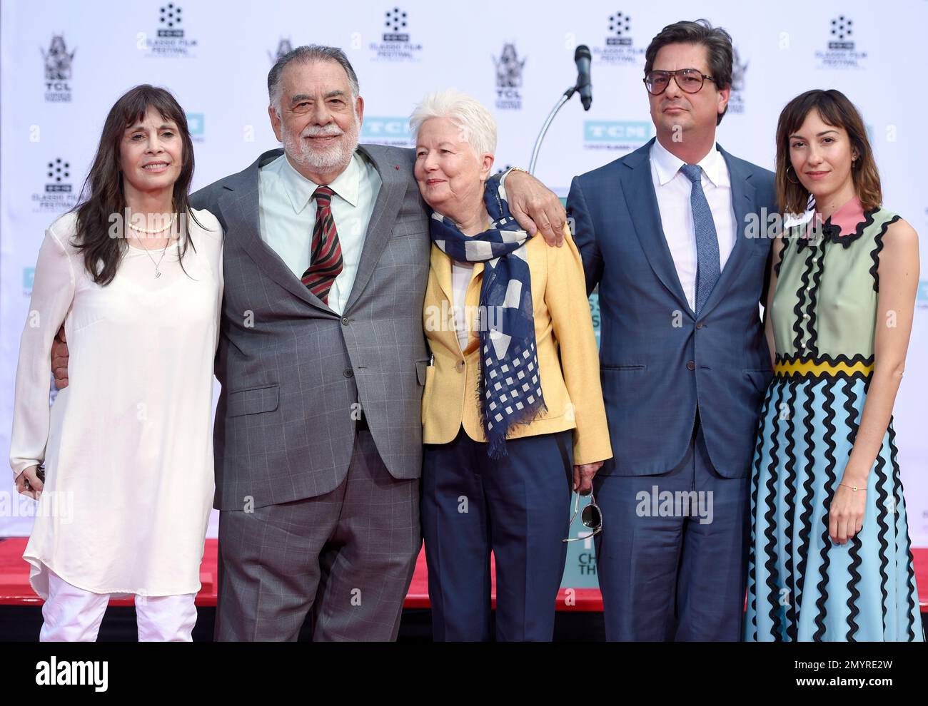 Talia Shire, from left, honoree Francis Ford Coppola, Eleanor Coppola, Roman Coppola and Gia Coppola pose during a handprint and footprint ceremony at the TCL Chinese Theater on Friday, April 29, 2016, in Los Angeles. (Photo by Chris Pizzello/Invision/AP) Stockfoto
