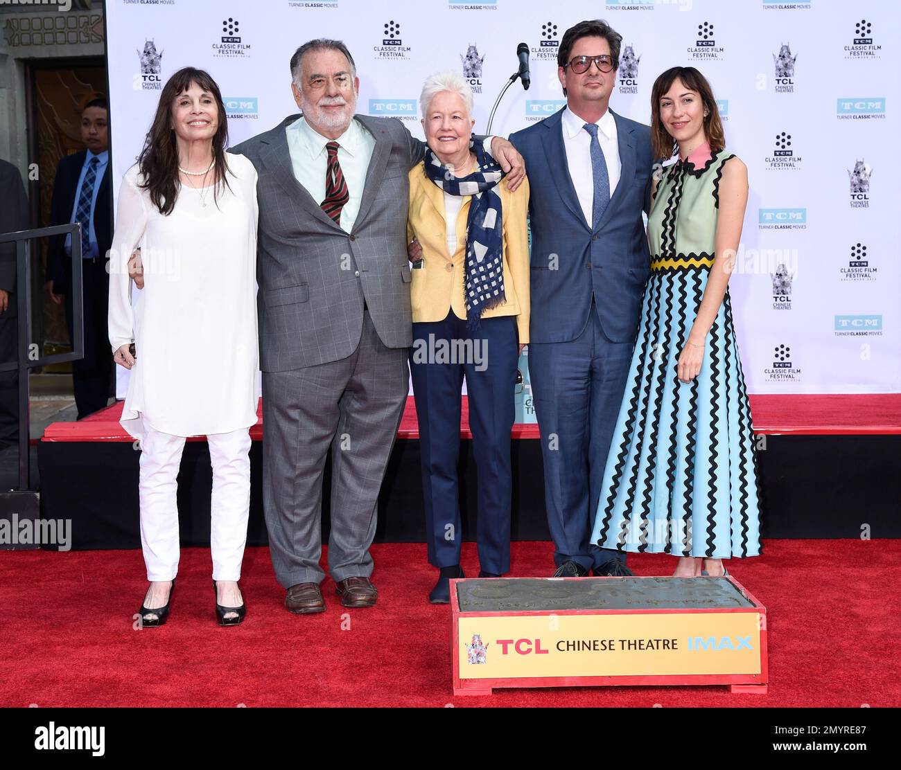 Talia Shire, from left, honoree Francis Ford Coppola, Eleanor Coppola, Roman Coppola and Gia Coppola pose during a handprint and footprint ceremony at the TCL Chinese Theater on Friday, April 29, 2016, in Los Angeles. (Photo by Chris Pizzello/Invision/AP) Stockfoto