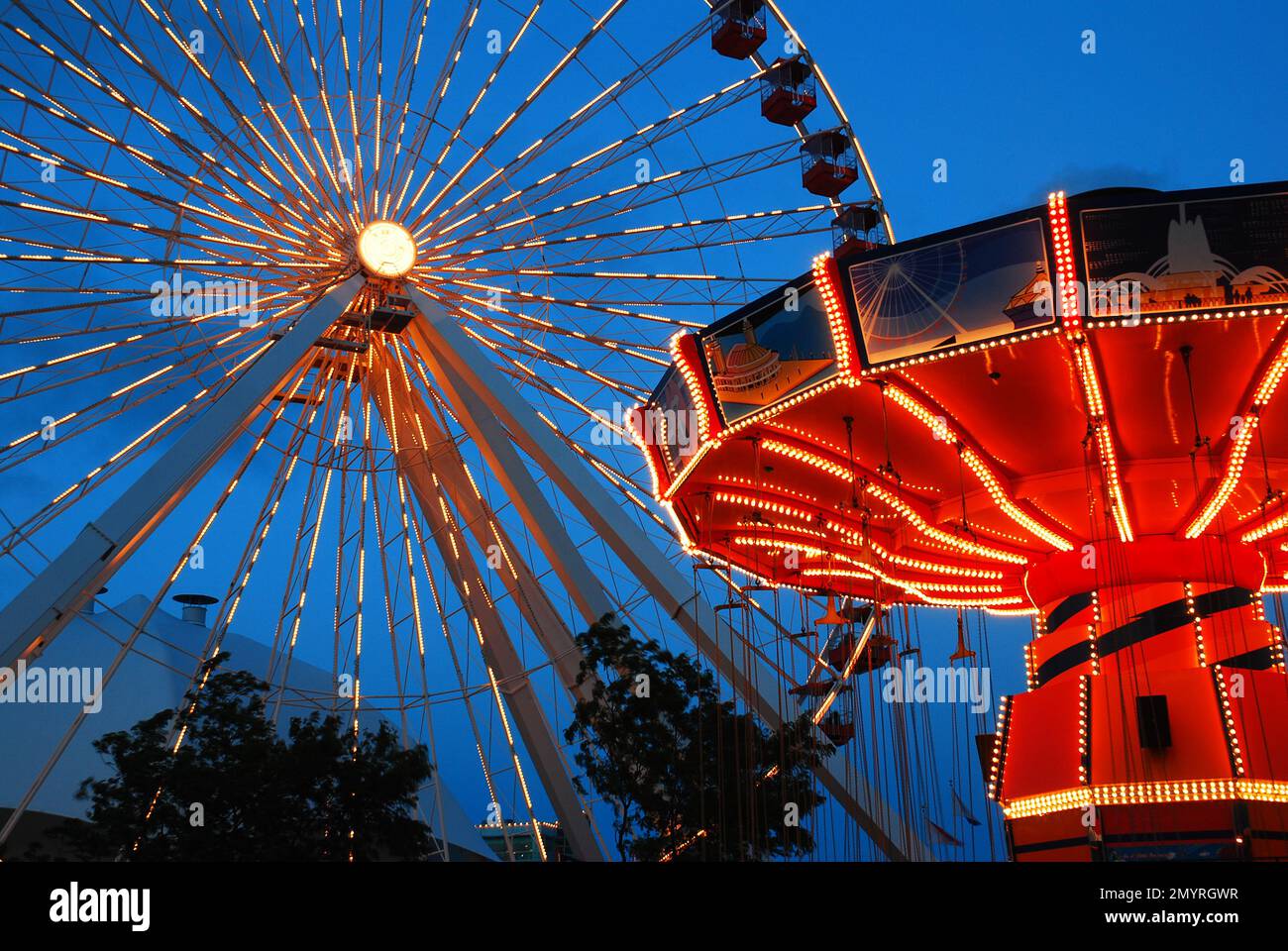 Navy Pier, Chicago, in der Dämmerung Stockfoto