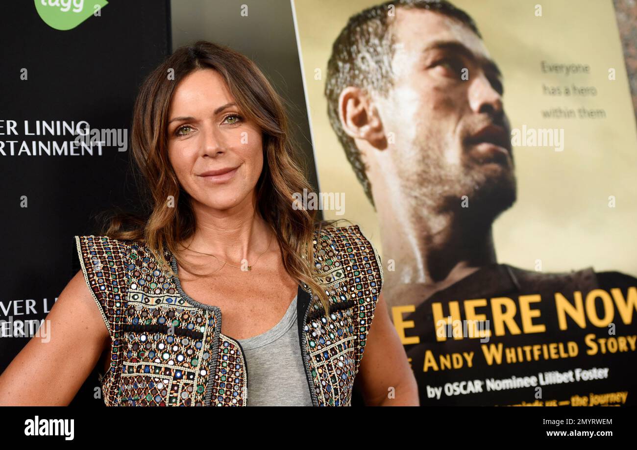 FILE - In this April 5, 2016 file photo, Vashti Whitfield, widow of actor Andy Whitfield, poses at the premiere of the film "Be Here Now (The Andy Whitfield Story)," in Beverly Hills, Calif. Andy Whitfield died of non-Hodgkin lymphoma in 2011. (Photo by Chris Pizzello/Invision/AP, File) Stockfoto