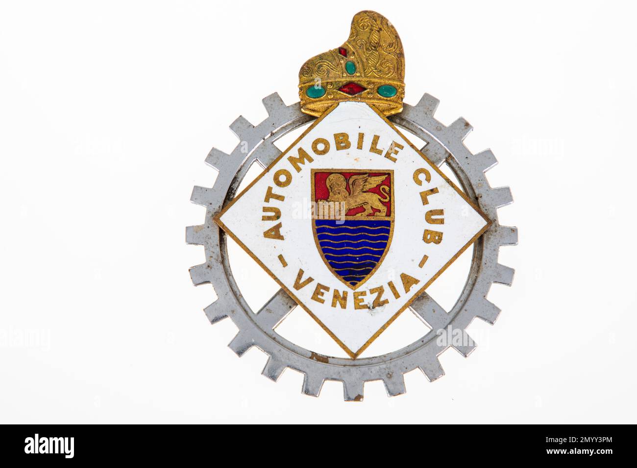 Bordeaux , Aquitaine Frankreich - 20 01 2023 : Automobilclub venezia Italien Vintage Sportwagen Logo Markentext auf dem Kühlergrill emaillierte Platte italia Stockfoto