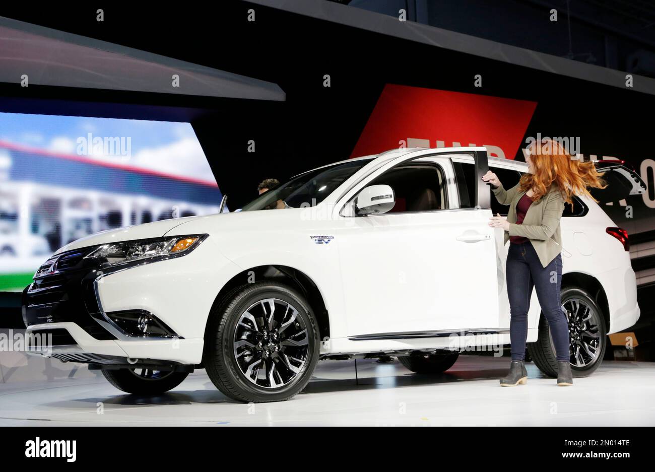 The 2017 Mitsubishi Outlander PHEV is shown, Thursday, March 24, 2016, at the New York International Auto Show. The plug-in hybrid electric vehicle has a 2.0-liter, four-cylinder engine and an electric motor at each axle. (AP Photo/Mark Lennihan) Stockfoto