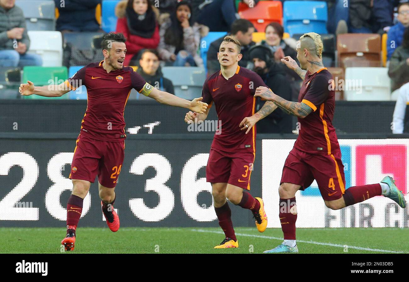 Roma's Alessandro Florenzi, left, celebrates after scoring during the Serie A soccer match between Udinese and Roma at the Dacia Arena Stadium in Udine, Italy, Sunday, March 13, 2016. (AP Photo/Paolo Giovannini) Stockfoto