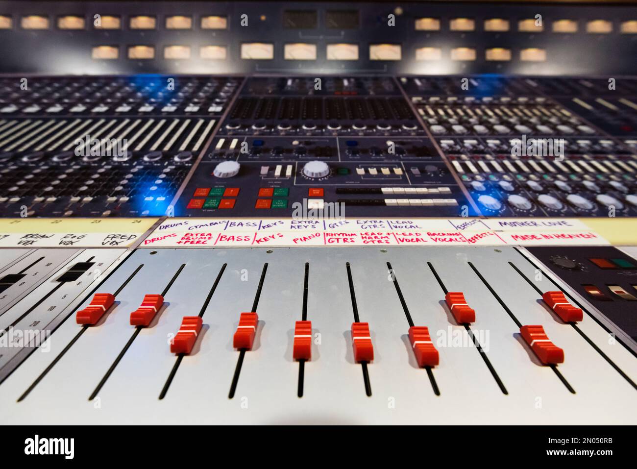 Oldtimer-Audioaufnahmegerät in einem professionellen analogen Aufnahmestudio. Foto im Mountain View Studio in Montreux, Schweiz. Stockfoto