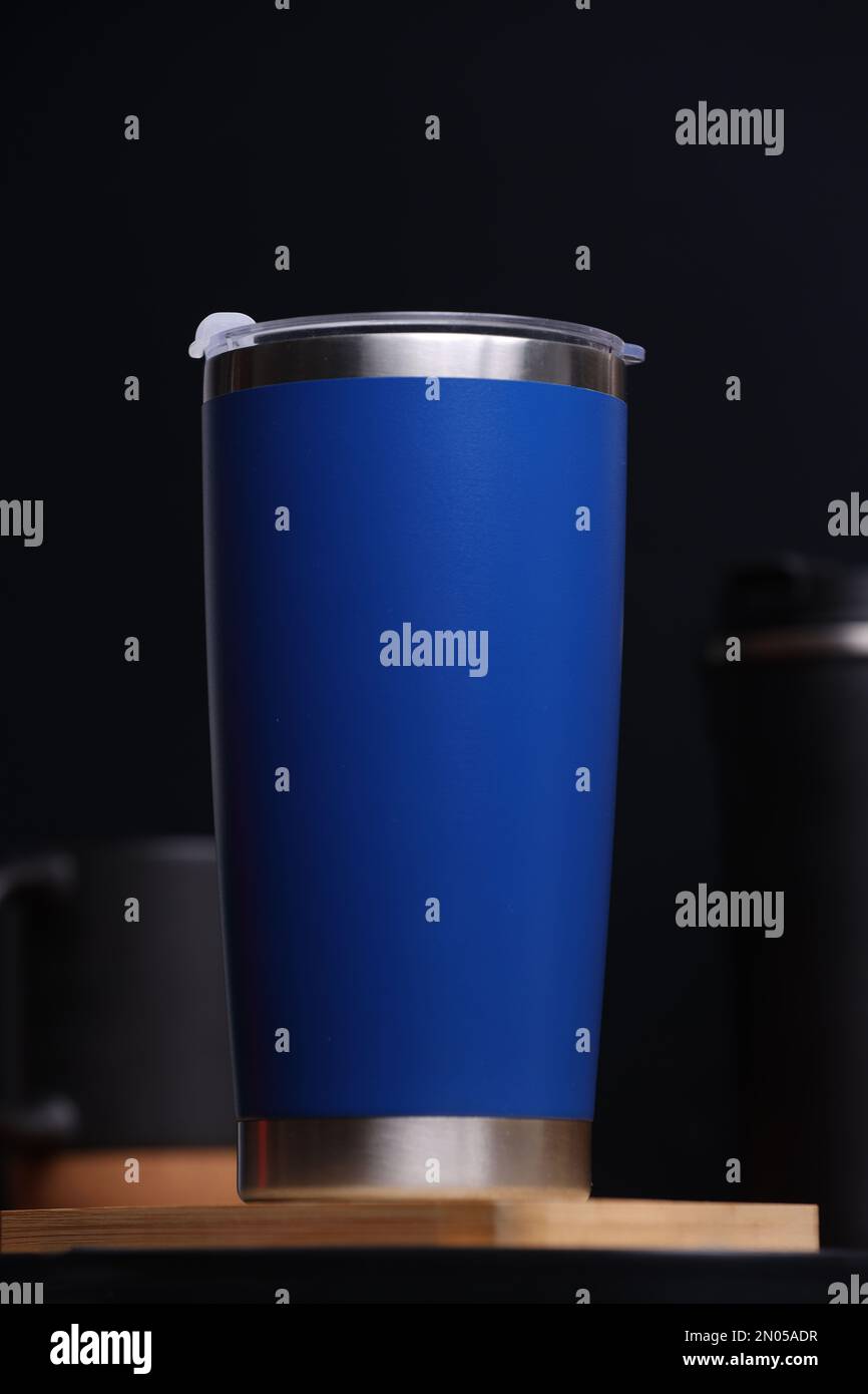 Reisetasse, Reisetasse Becher isolierter weißer Hintergrund, Reisetasse-Modell Stockfoto