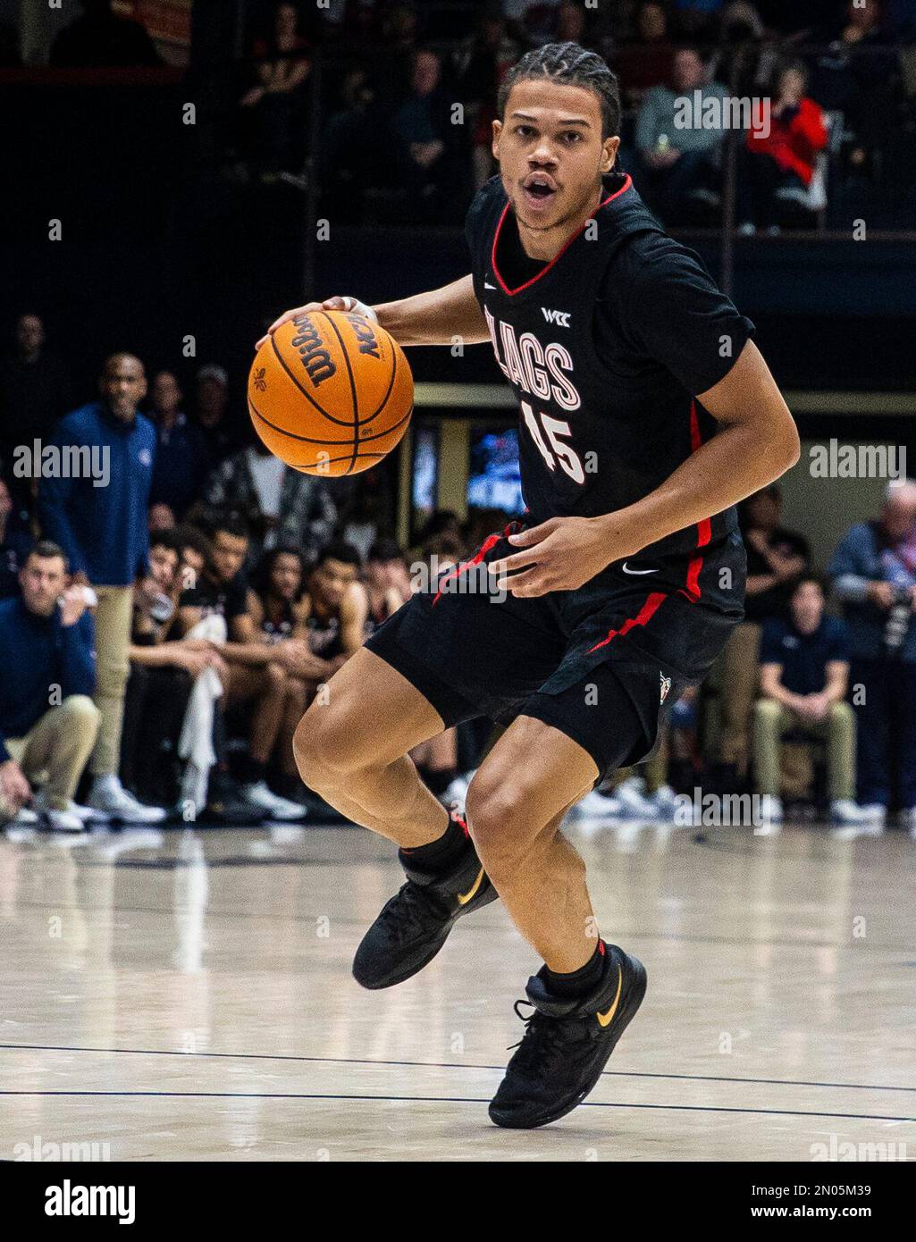 Februar 04 2023 Moraga, CA USA Gonzaga Guard Rasir Bolton (45) geht beim NCAA Männer Basketballspiel zwischen Gonzaga Bulldogs und den Saint Mary's Gaels auf den Korb. Saint Mary besiegte Gonzaga in der Verlängerung 78-70 im University Credit Union Pavilion Moraga Calif Thurman James/CSM Stockfoto