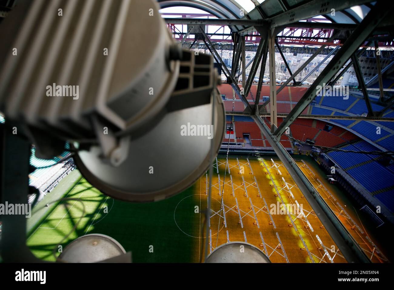 A view from the roof oft he San Siro stadium in Milan, Italy, Wednesday, Feb. 10, 2016. In an age in which every detail of a football match is documented and dissected by fans and pundits, what still goes unnoticed? At the San Siro stadium that will host this season's Champions League final on May 28, there is still an unknown side of the sport to be seen _ how the stadium takes on a life of its own in between matches. (AP Photo/Luca Bruno) Stockfoto