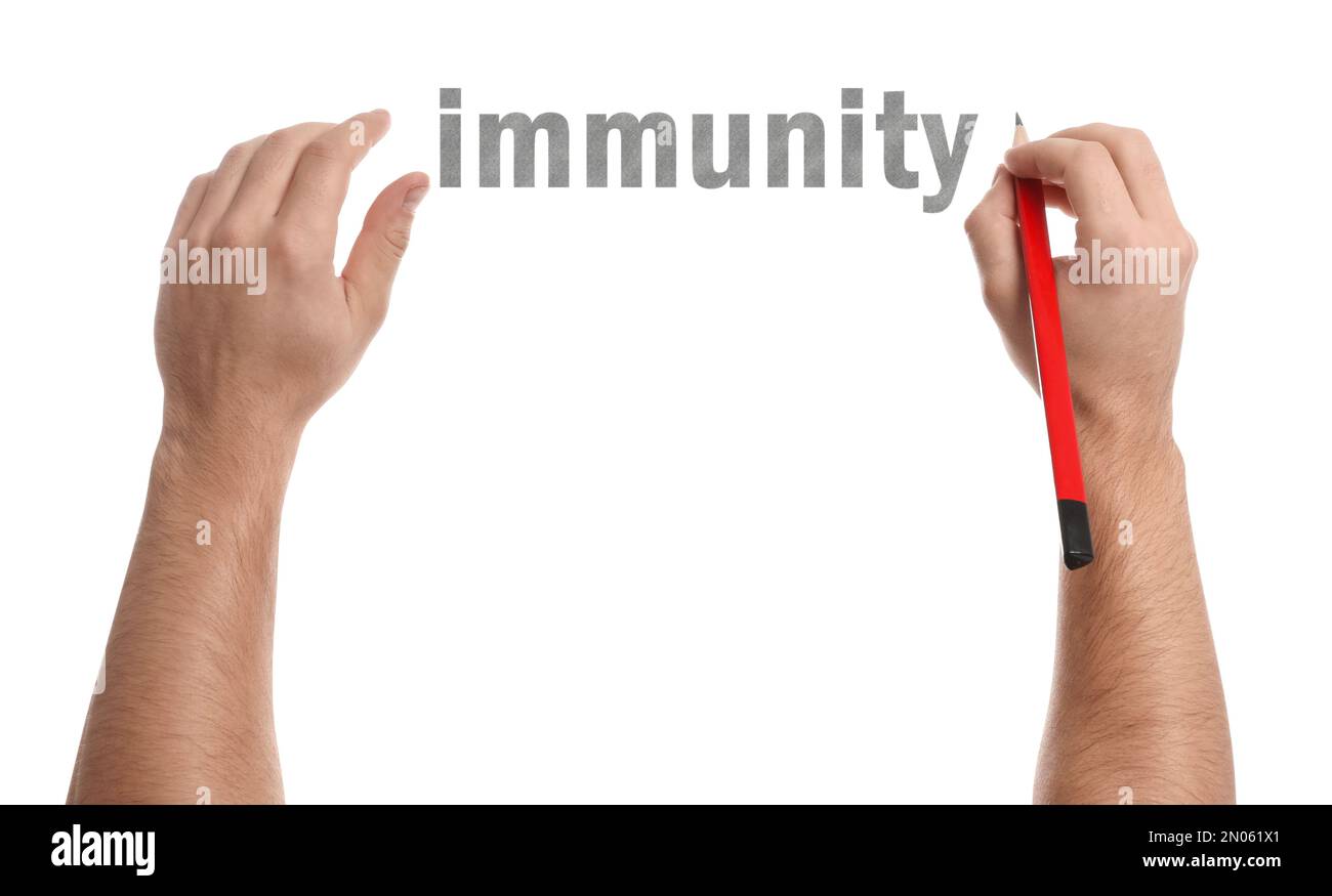 Ein Mann schreibt das Wort "Immunität" auf weißem Hintergrund, Nahaufnahme Stockfoto