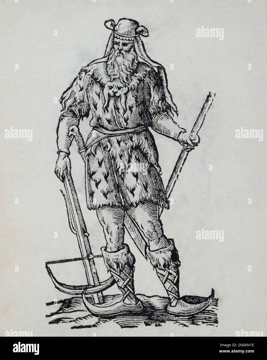 Ein sehr frühes Bild eines männlichen Biarmianers, mit einer Armbrust und einer Lanze, einem Schwert, einem Pelzkostüm, Schuhen in seinen Füßen. Ein Mann aus Biarmen war ein schöner Mann Stockfoto