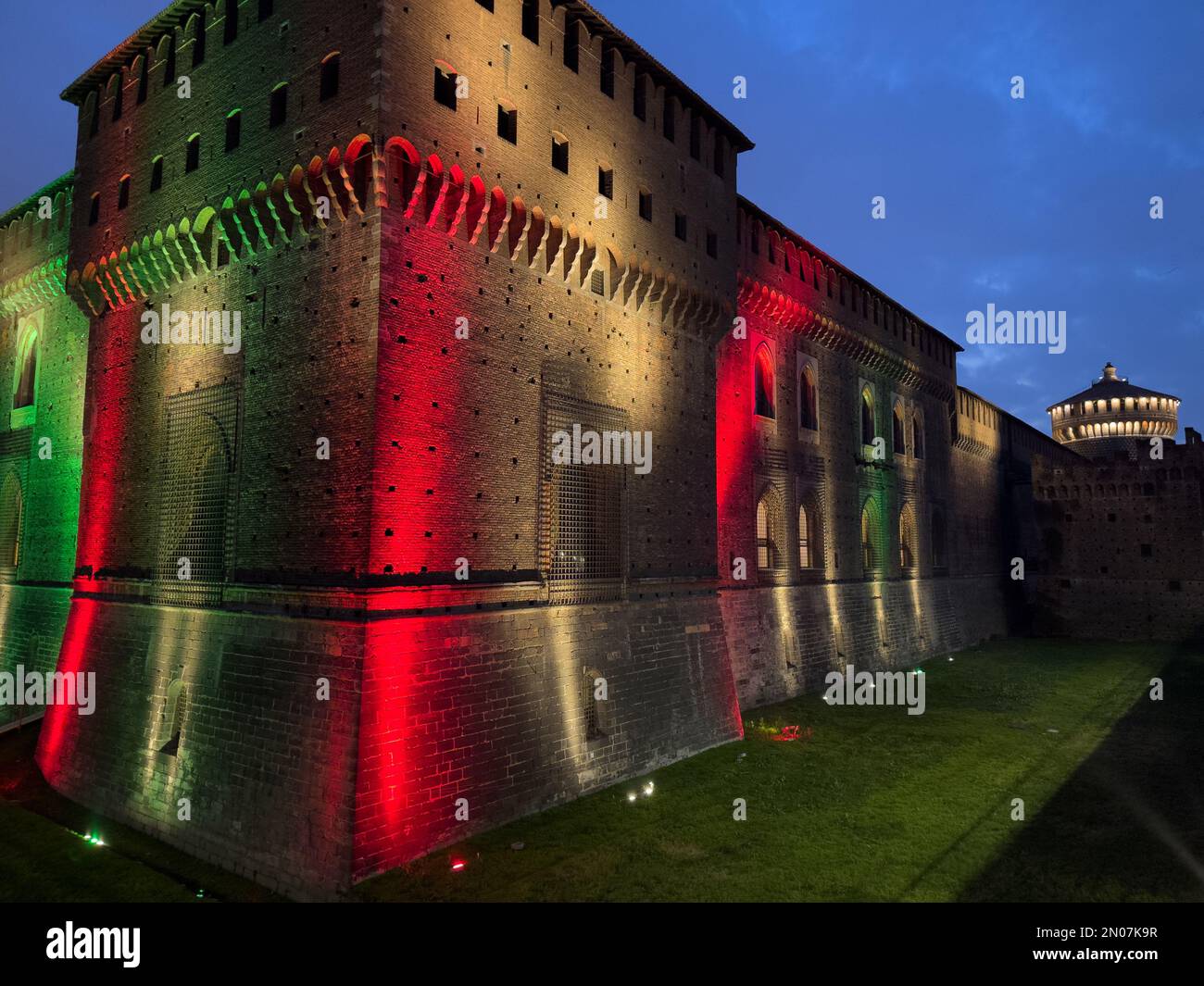 Ein fantastisches Foto der „Burg Sforzesco“ im Morgengrauen, Mailand, Italien Stockfoto