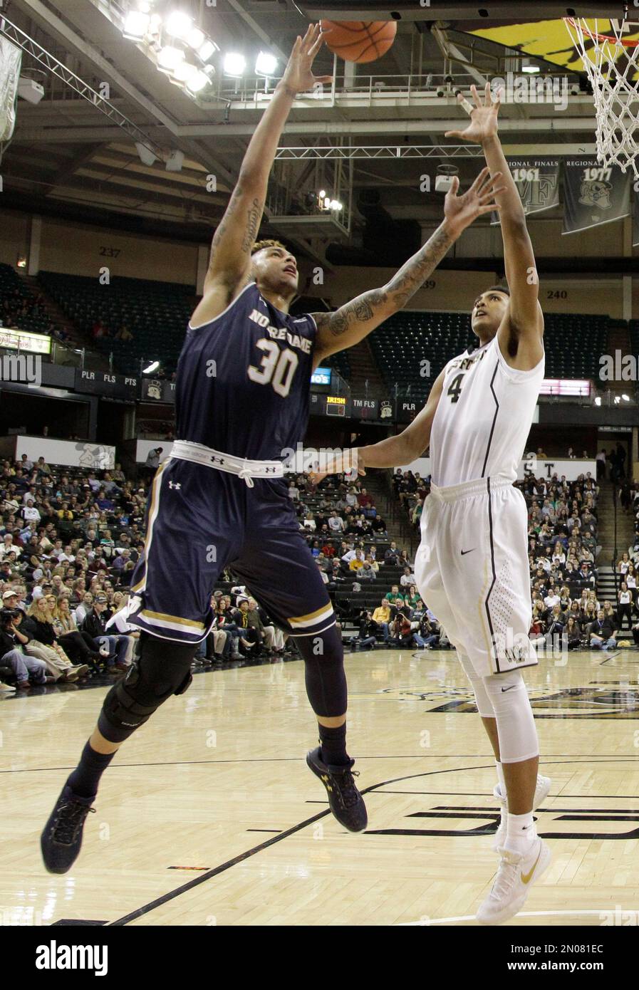 Notre Dame's Zach Auguste (30) shoots over Wake Forest's Doral Moore (4) in the first half of an NCAA college basketball game in Winston-Salem, N.C., Wednesday, Feb. 24, 2016. (AP Photo/Chuck Burton) Stockfoto