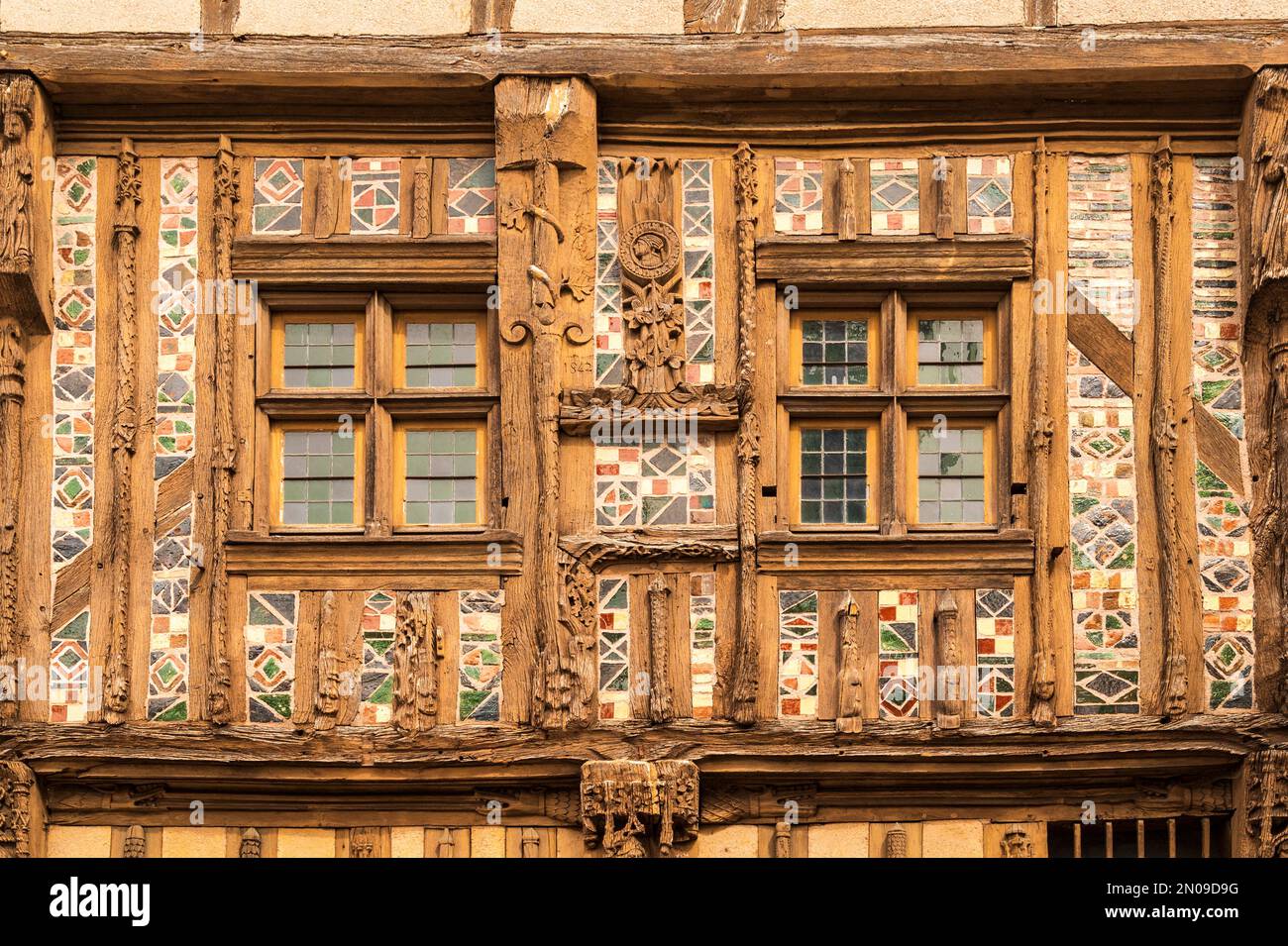 Historisches Fachwerkhaus MAISON DU PILORI in der Altstadt von Joigny, im Departement Yonne von Burgund Stockfoto