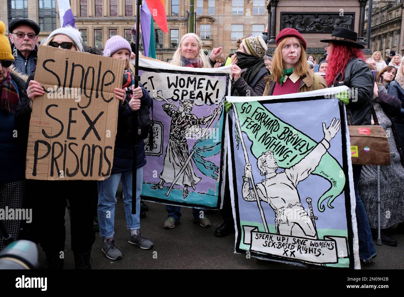 Glasgow, Schottland, Großbritannien. 5. Februar 2023 Für die Women Rally am George Square eintreten, für die Rechte und Sicherheit von Frauen und Mädchen eintreten. Demonstration gegen ein Gesetz, das es Männern erlaubt, Frauen-Toiletten zu benutzen und Männer in Frauengefängnisse zu schicken. Kredit: Craig Brown/Alamy Live News Stockfoto