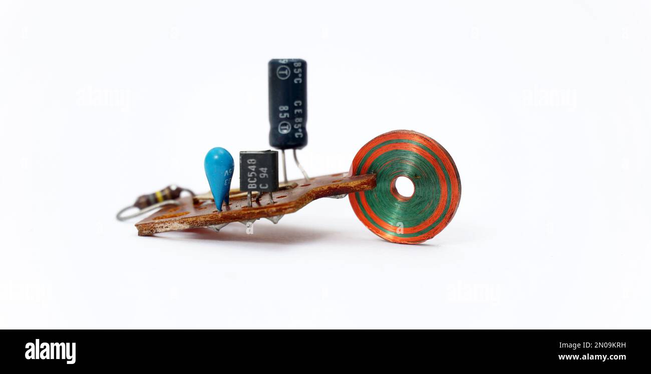 Element eines kleinen elektronischen Geräts auf weiß. Stockfoto