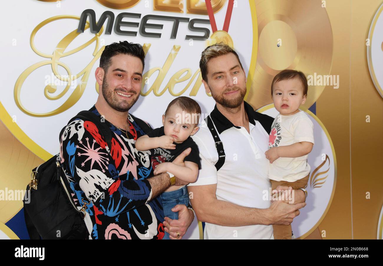 Beverly Hills, Kalifornien, USA. 04. Februar 2023. (L-R) Michael Turchin, Violet Betty, Lance Bass und Alexander James nehmen am 04. Februar 2023 in Beverly Hills, Kalifornien, an der Veranstaltung „2023 Gold Meets Golden 10. Anniversary Year“ in Virginia Robinson Gardens Teil. Kredit: Jeffrey Mayer/Jtm Photos/Media Punch/Alamy Live News Stockfoto