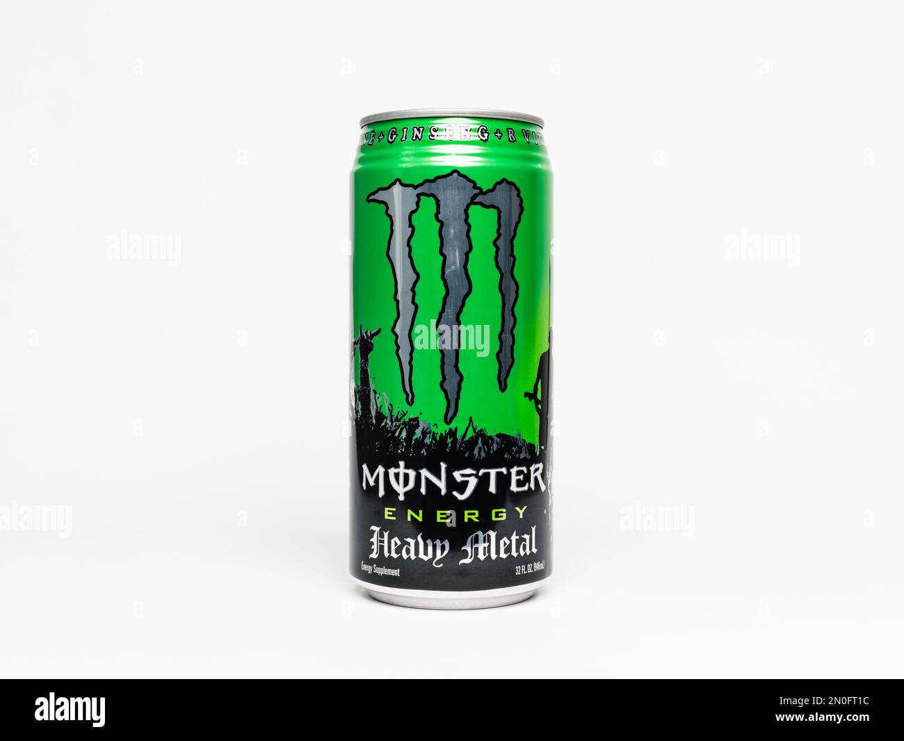 Monster Energy Heavy Metal „BFC“ 32oz-Getränk. Große Energierosendose in grüner Farbe im Festivaldesign. Die Größe 946ml wurde auf dem US-Markt verkauft. Stockfoto