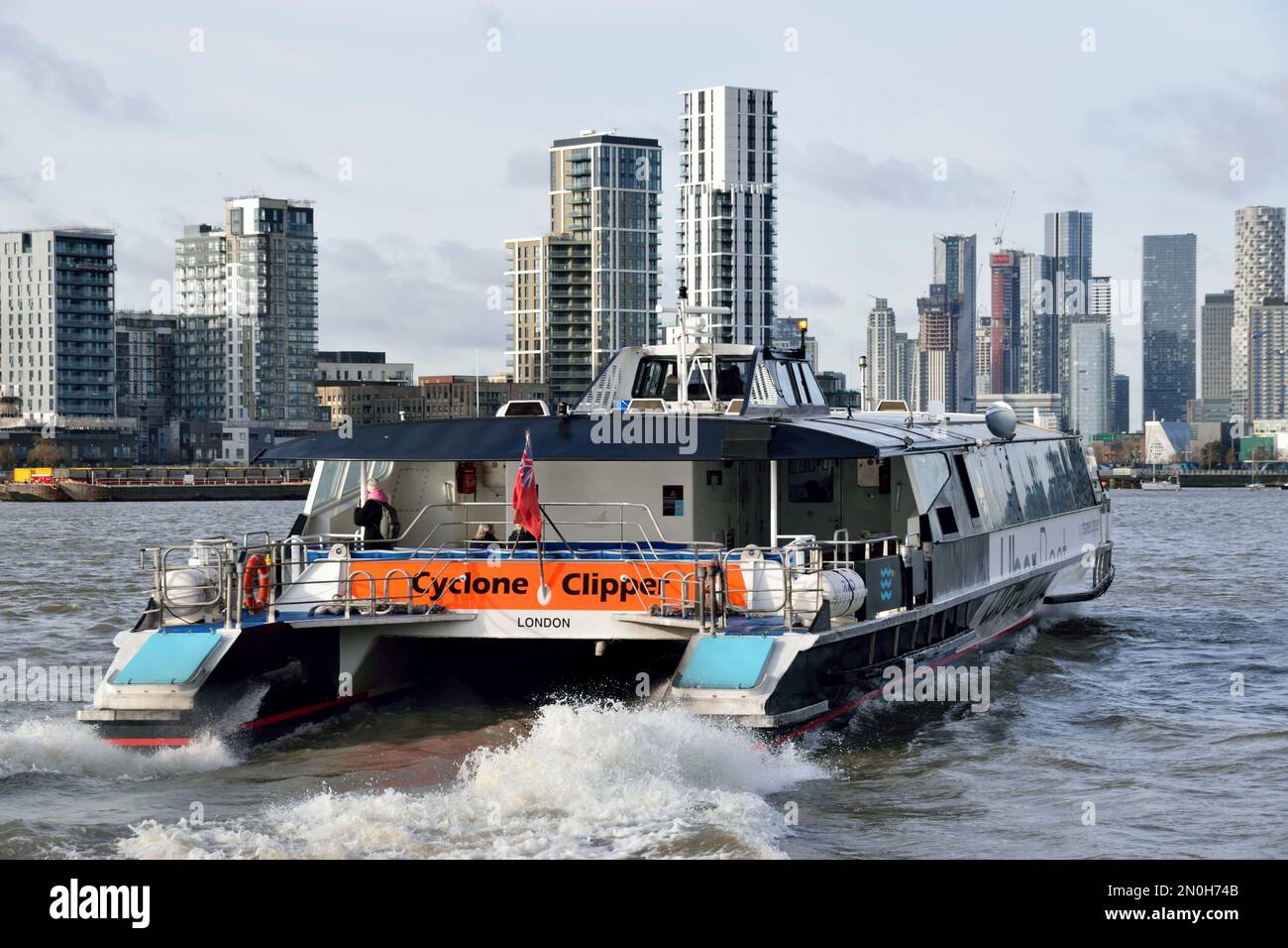 Uber Boat by Thames Clipper River Bus Service Schiff Cyclone Clipper betreibt den RB1 River Bus Service auf der Themse in London Stockfoto