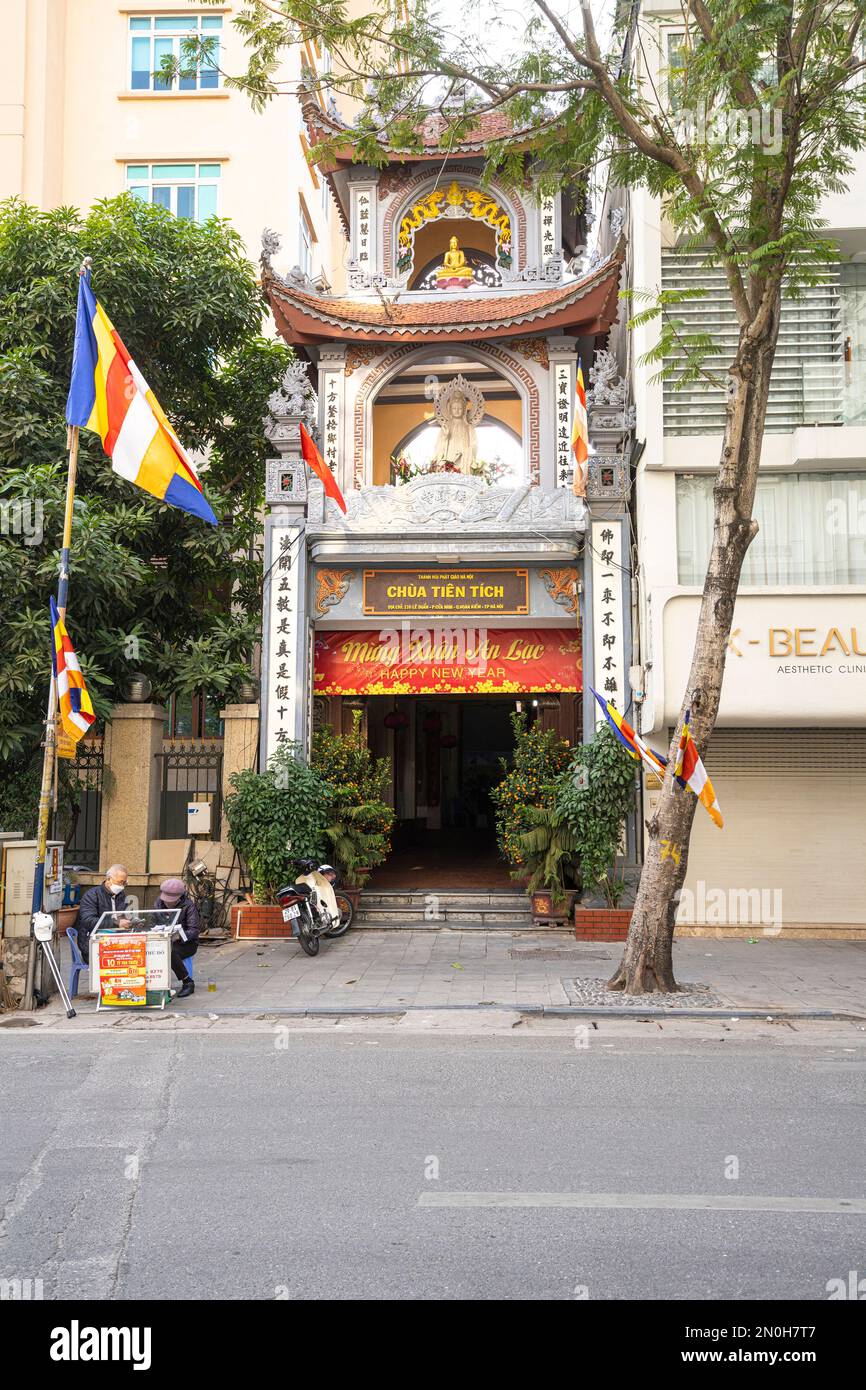 Hanoi, Vietnam, Januar 2023. Blick auf den buddistischen Tempel Chua Tien Tich im Stadtzentrum Stockfoto