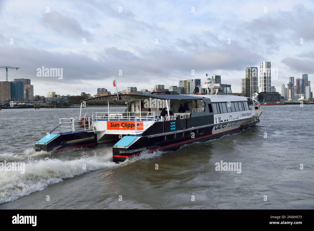 Uber Boat by Thames Clipper River Bus Service Schiff Sun Clipper betreibt den RB1 River Bus Service auf der Themse in London Stockfoto