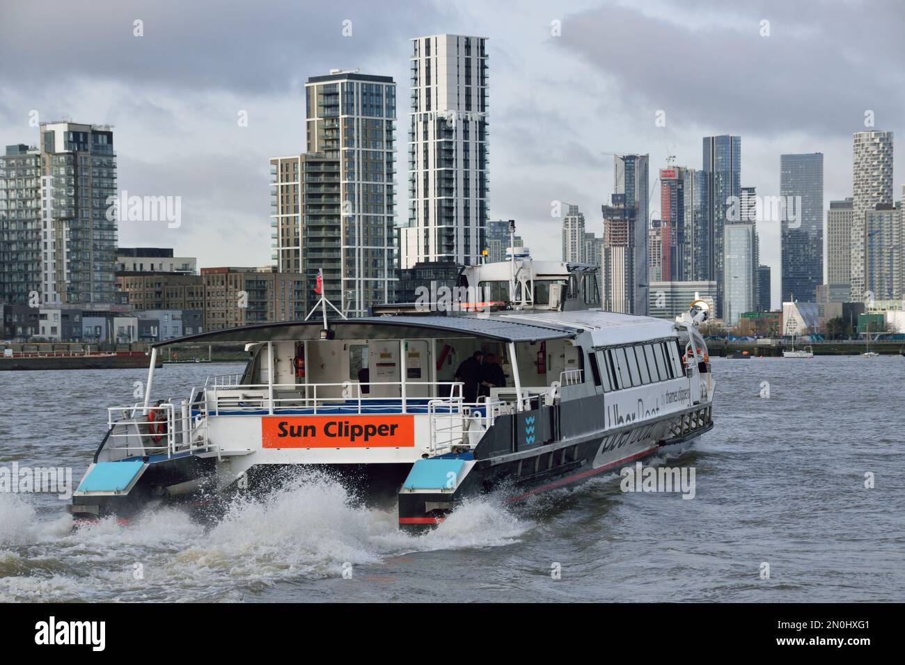 Uber Boat by Thames Clipper River Bus Service Schiff Sun Clipper betreibt den RB1 River Bus Service auf der Themse in London Stockfoto