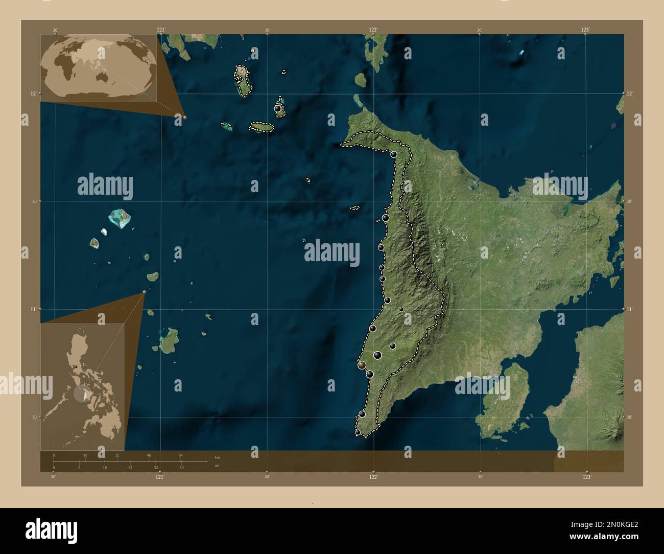 Antiquität, Provinz der Philippinen. Satellitenkarte mit niedriger Auflösung. Standorte der wichtigsten Städte der Region. Eckkarten für zusätzliche Standorte Stockfoto