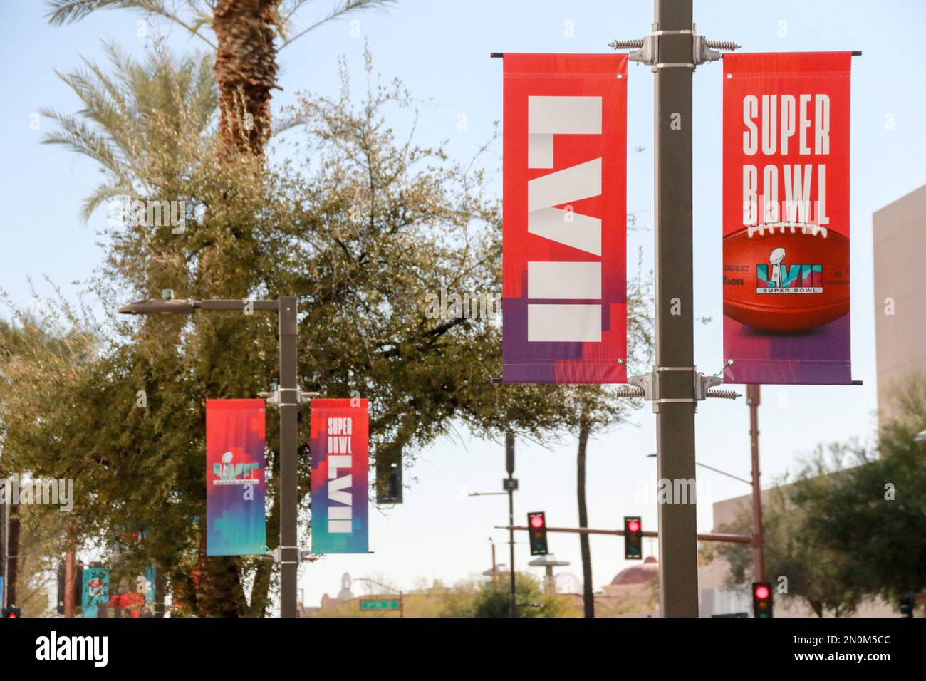 Am 5. Februar 2023 werden in der Innenstadt von Phoenix, Arizona, USA, Banner und Schilder zur Werbung für den Super Bowl LVII in prominenter Weise ausgestellt. Der Super Bowl findet am 12. Februar 2023 im State Farm Stadium in Glendale statt und ist der vierte Super Bowl, der seit 1996 im Großraum Phoenix gespielt wird. (Foto: Alexandra Buxbaum/Sipa USA) Guthaben: SIPA USA/Alamy Live News Stockfoto