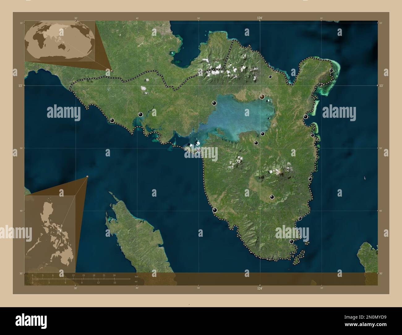 Sorsogon, Provinz der Philippinen. Satellitenkarte mit niedriger Auflösung. Standorte der wichtigsten Städte der Region. Eckkarten für zusätzliche Standorte Stockfoto