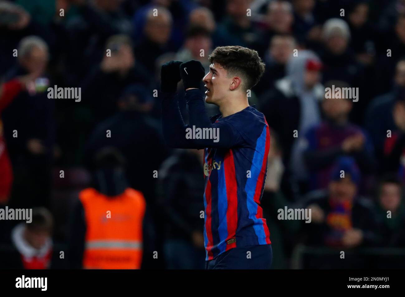 Barcelona's Gavi celebrates after scoring his side's second goal during a Spanish La Liga soccer match between Barcelona and Sevilla at the Camp Nou stadium in Barcelona, Spain, Sunday, Feb. 5, 2023. (AP Photo/Joan Monfort) Stockfoto