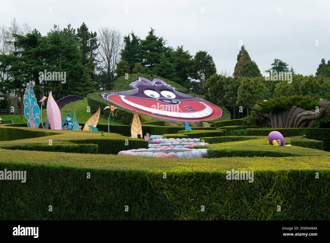 Disneyland Paris Alice Alices neugieriges Labyrinth Katzengesicht Stockfoto