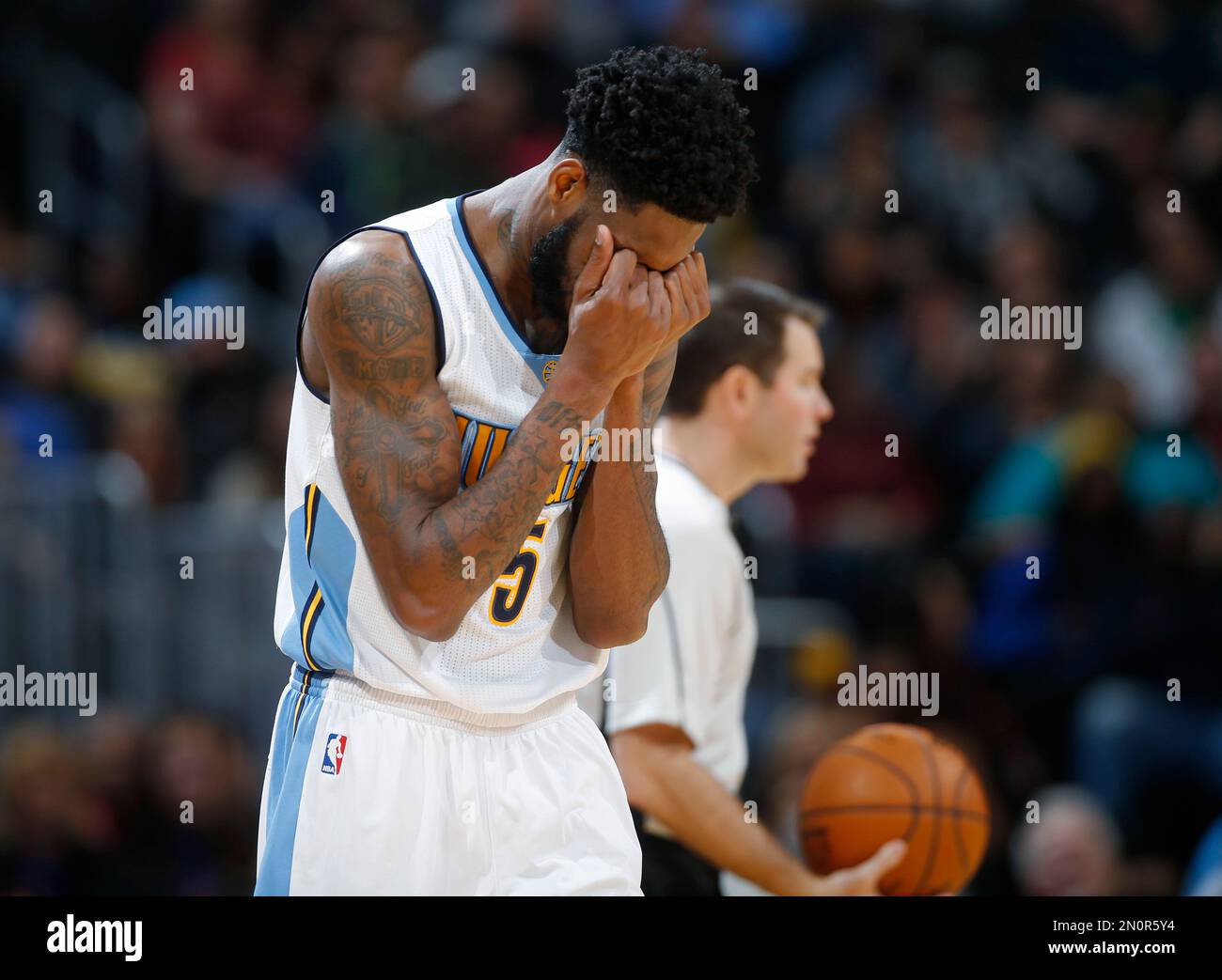 Denver Nuggets forward Will Barton reacts after fouling Orlando Magic center Nikola Vucevic late in the second half of an NBA basketball game Tuesday, Dec. 8, 2015, in Denver. Orlando won 85-74. (AP Photo/David Zalubowski) Stockfoto