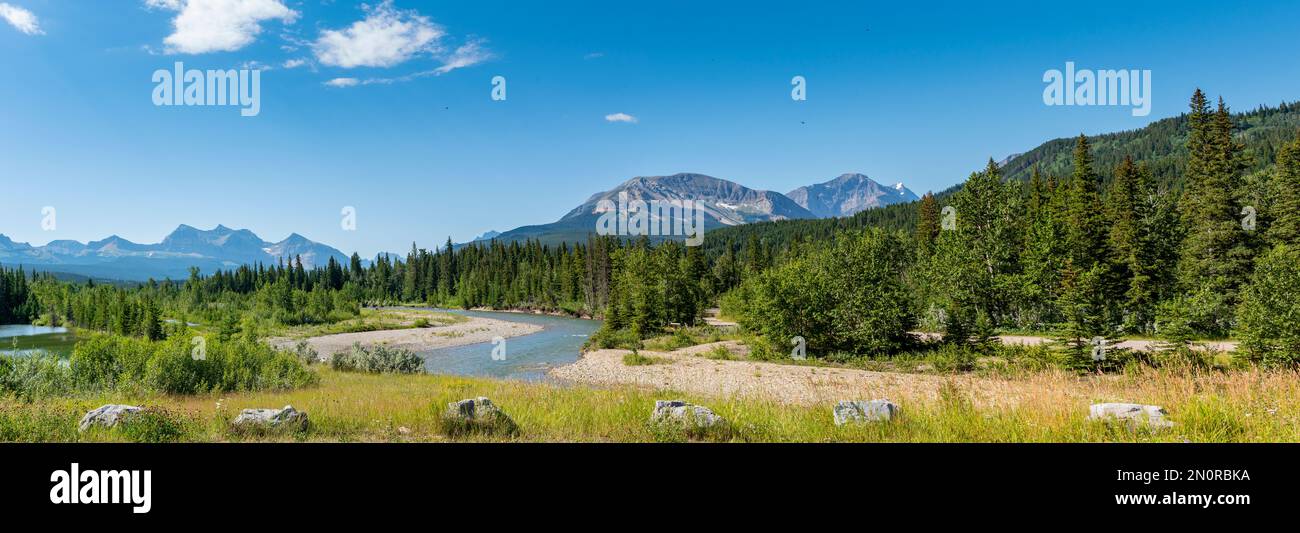 Malerische Sommerausblicke in den kanadischen Rocky Mountains. Waterton Lakes National Park, Alberta, Kanada Stockfoto