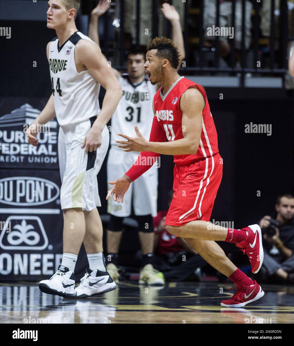 New Mexico guard Xavier Adams (21) reacts to being called for a foul against Purdue during an NCAA college basketball game, Saturday, Dec. 5, 2015, in West Lafayette, Ind. Purdue won 70-58. (AP Photo/Doug McSchooler) Stockfoto