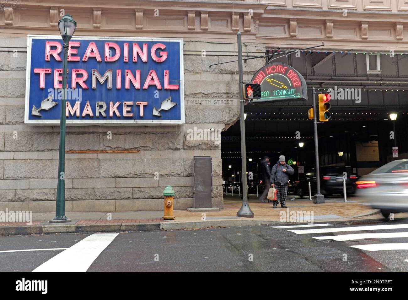 Nostalgische Beschilderung vor dem Reading Terminal Market im Zentrum von Philadelphia, Pennsylvania. Stockfoto