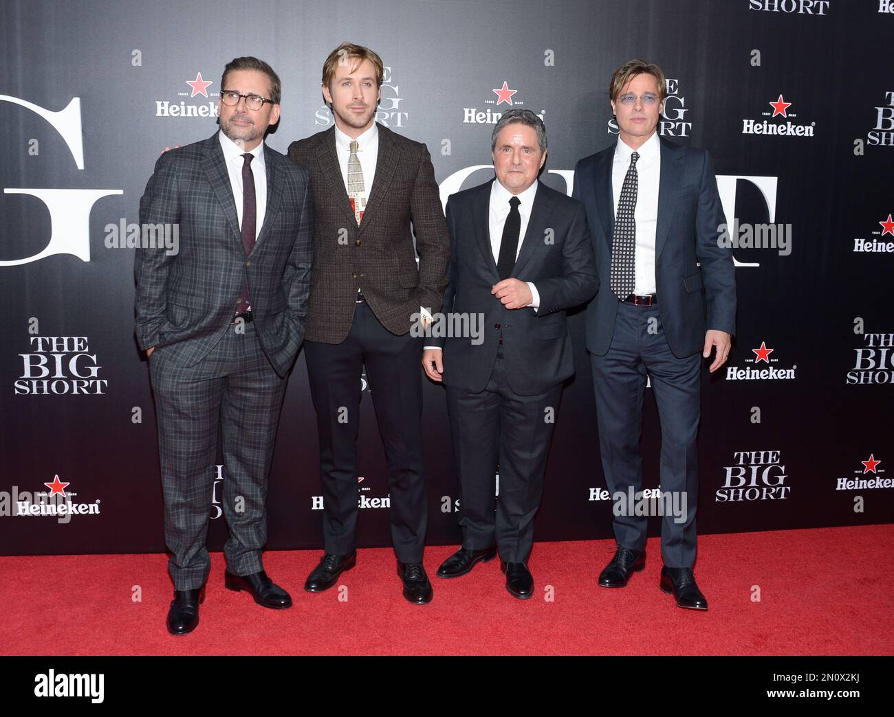 Actor Steve Carell, actor Ryan Gosling, Paramount chairman and CEO Brad Grey, and actor Brad Pit attend the premiere of "The Big Short" at the Ziegfeld Theatre on Monday, Nov. 23, 2015, in New York. (Photo by Evan Agostini/Invision/AP) Stockfoto