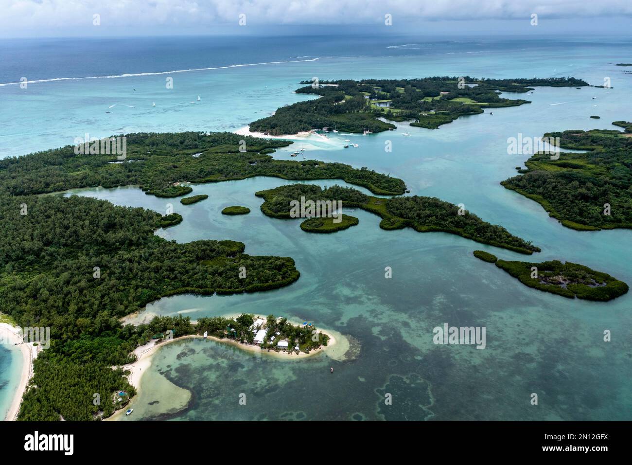 Luftaufnahme, Bucht am Grand Port, il aux Cerfs mit Buchten Sandbänke und Wassersport, Flacq, Mauritius, Afrika Stockfoto