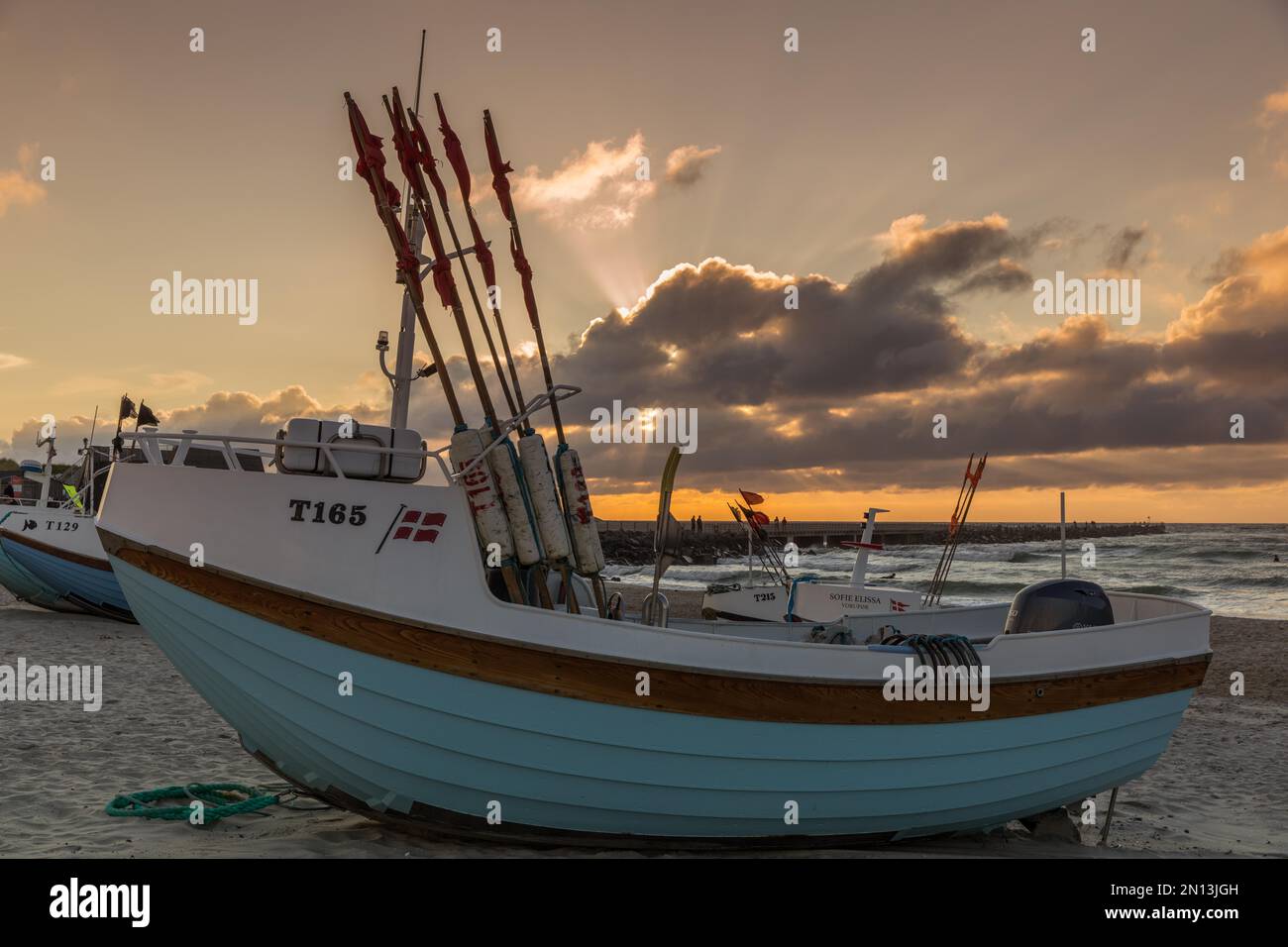 Fischerboote im Abendlicht am natürlichen Hafen von Vorupör, Region Thy, Jütland, Dänemark, Europa Stockfoto