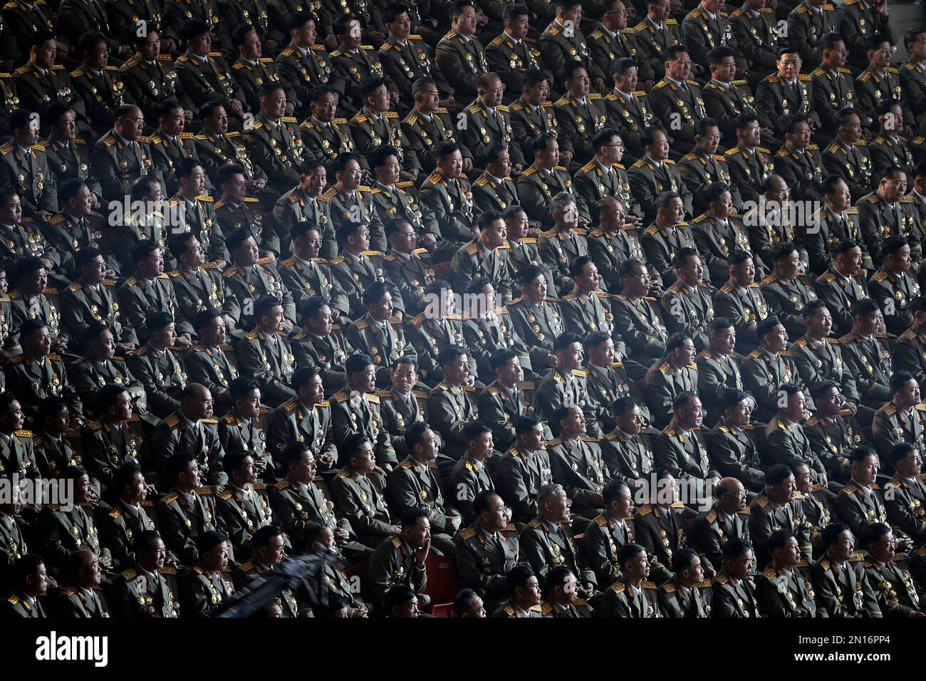 Military personnel attend a joint concert between the Moranbong band and the State Merited Chorus in Pyongyang, North Korea, Sunday, Oct. 11, 2015. The performance was part of the 70th anniversary celebrations of the founding of the ruling Workers' Party. (AP Photo/Wong Maye-E) Stockfoto