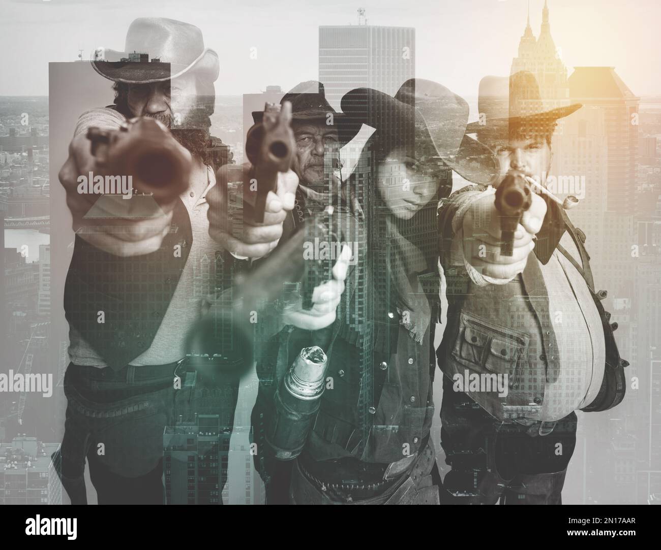 Wir leiten diese Straßen. Porträt von Gesetzlosen, die ihre Pistolen auf eine Stadt richten. Stockfoto