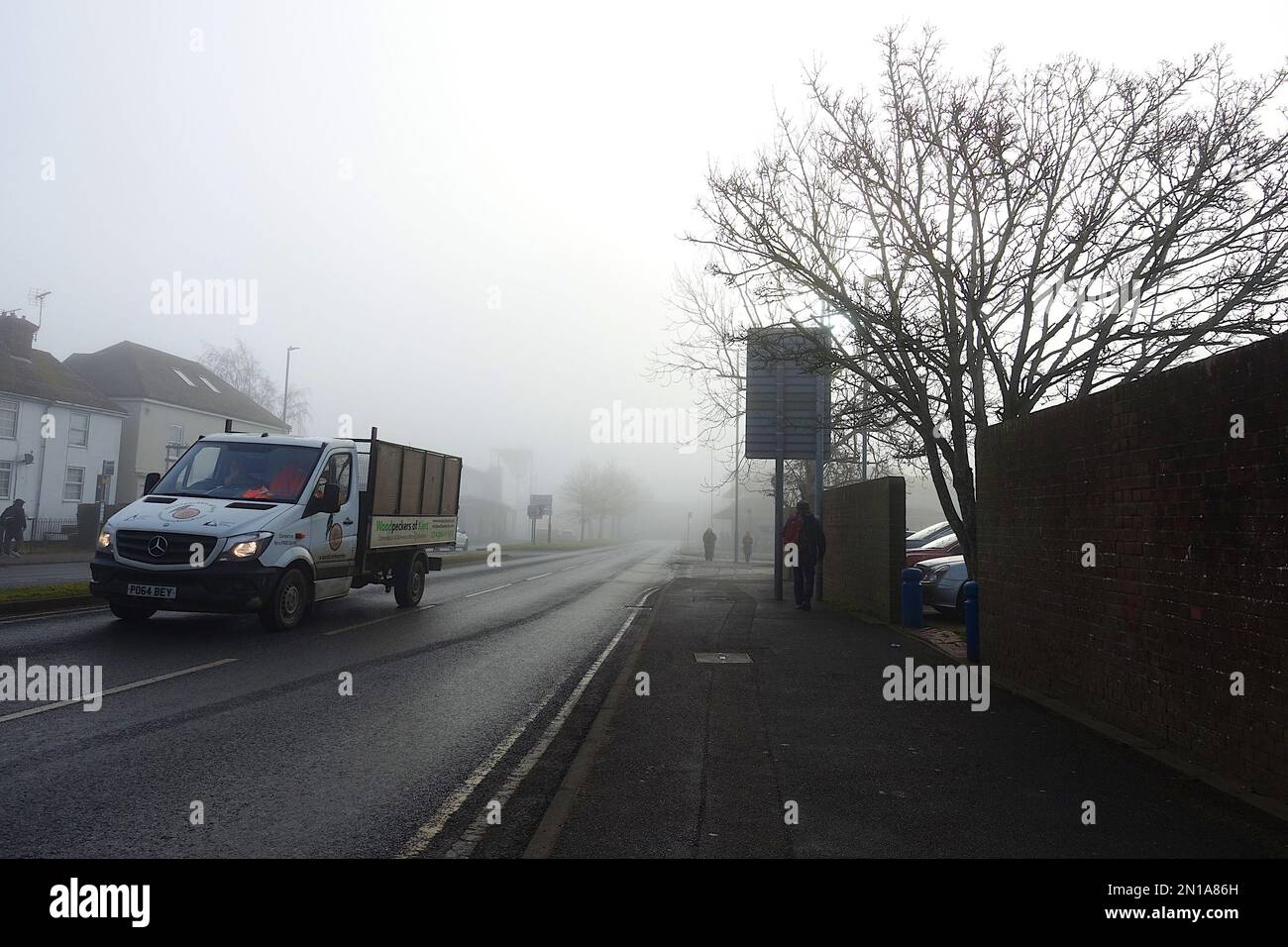 Ashford, Kent, Großbritannien. 06. Februar 2023. UK Weather: Der Morgen beginnt neblig in Ashford, Kent. Foto: Paul Lawrenson/Alamy Live News Stockfoto