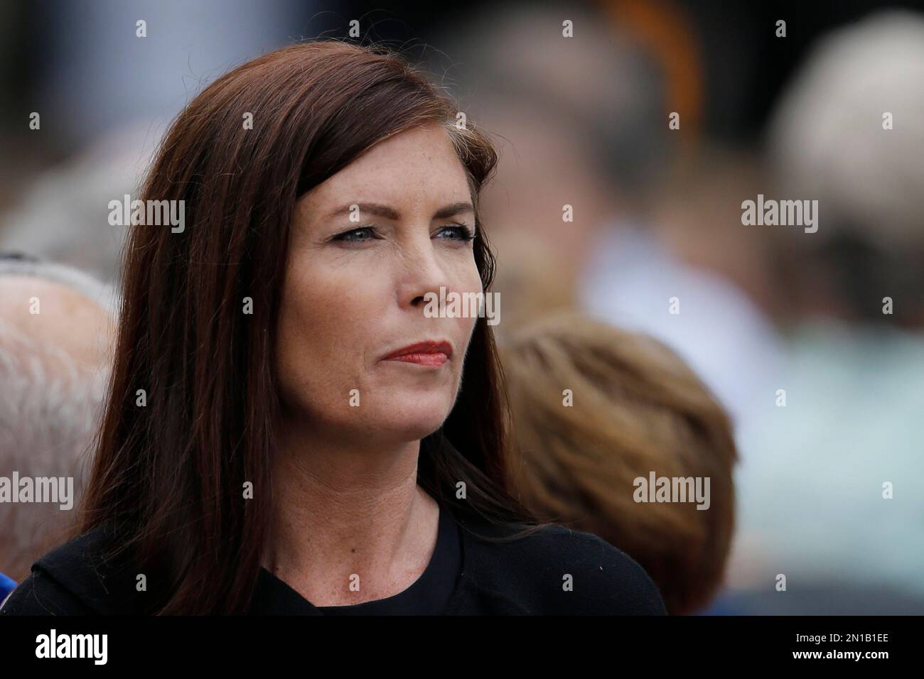 Pennsylvania Attorney General Kathleen Kane looks on while arriving at Benjamin Franklin Parkway ahead of the Papal Mass Sunday, Sept. 27, 2015, in Philadelphia. Pope Francis is in Philadelphia for the last leg of his six-day visit to the United States. (AP Photo/Matt Slocum) Stockfoto