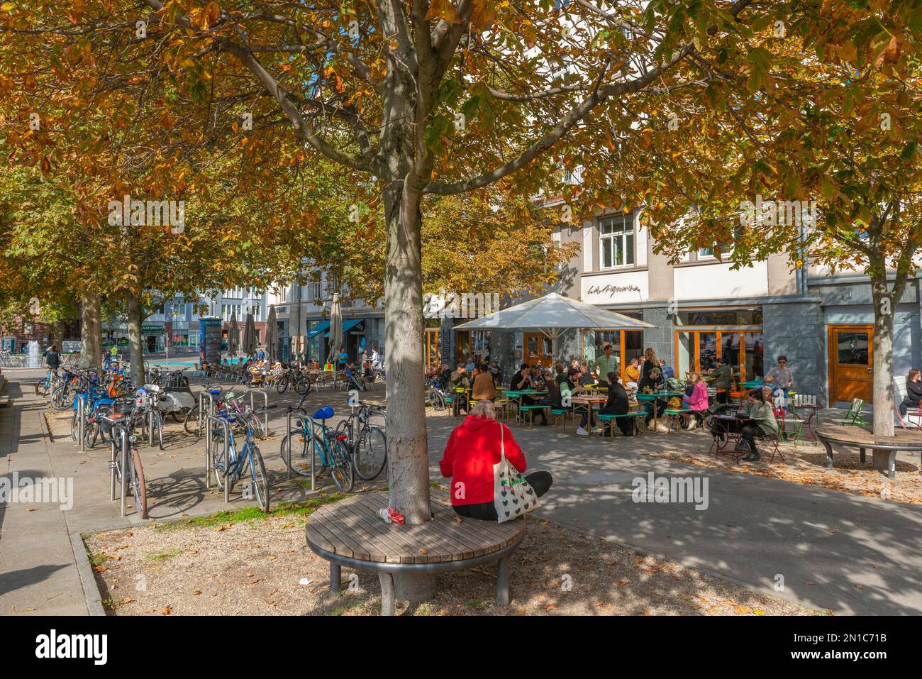 Cafés, Radständer am Marienplatz Stuttgart Stockfoto